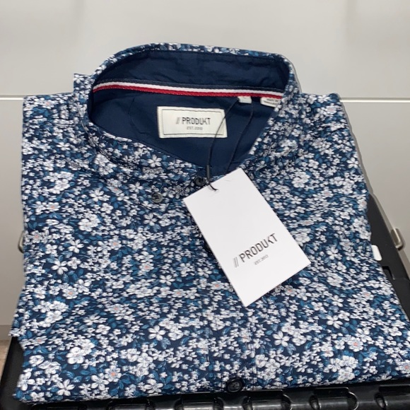 Great floral detail - Picture 1 of 9